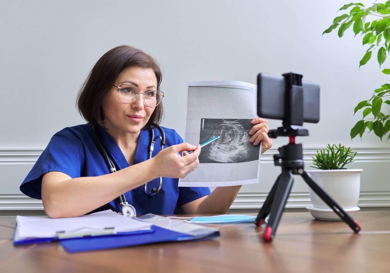 6 Benefits of Telehealth Video Conferencing for Patient Monitoring